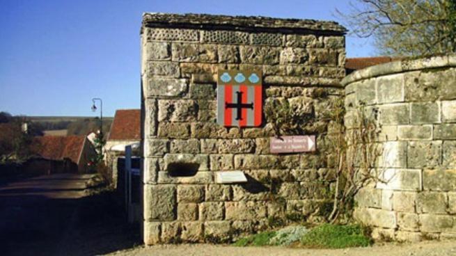 Le Puits Fortifie Salives Zewnętrze zdjęcie